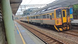 4813次菁桐發車經由深澳線開往八斗子的DRC1032+DRC1030+DRC1034三節DRC原色柴油客車，和4162次樹林發車經由宜蘭線開往蘇澳的EMU517+EMU518連號連掛聯動聯運轉區間車