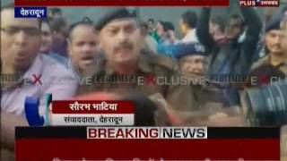 Police Lathi-Charge Live: Guest Teacher thrashed by Police in Dehradun