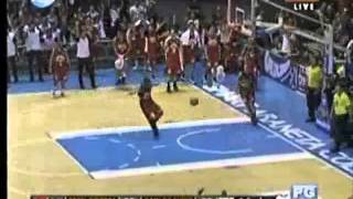 Chris Ellis dunks