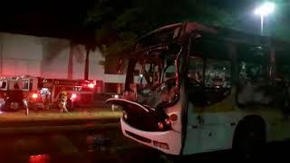 Ônibus que vinha de retiro pega fogo em Taguatinga