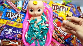 Fish jelly bathtub | Mixing candy in bathtub | baby in candy bathtub |