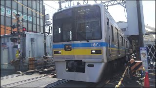 京成立石駅（京成押上線）千葉ニュータウン鉄道9800形と東京都交通局5500形電車、踏切。高架化工事中の地上駅。R6/8（葛飾区）KEISEI TATEISHI STATION Tokyo Train