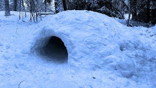 Winter Survival in Dugout Snow Shelter - Sleeping Inside the Snow In a Bushcraft Shelter