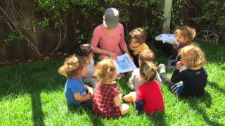 Morah teaches Torah to toddlers. Parshas Metzora