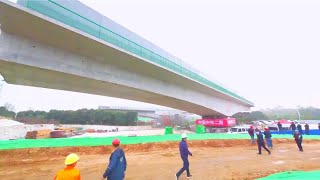 ５千トンの橋桁が同時に旋回　湖北省の高速道路高架橋工事