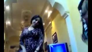 قطرية و رقص ساخن مع شاب هندى.flv
