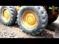 caterpillar 120g motor grader spreads road material