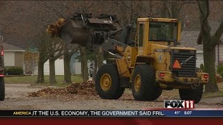 Snow could slow leaf collections