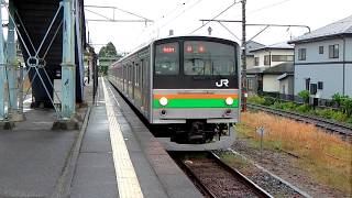 JR日光線・鶴田駅を発車する205系(下り)