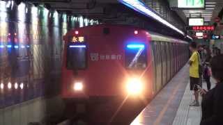 台北捷運彩繪列車 台新銀行 Taishin Bank 廣告列車(321型電聯車)停靠板南線南港站