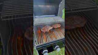 Napoleon Rogue - grilling perfect Ribeye Steaks!