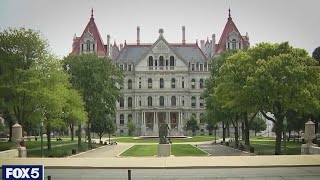 New York lawmakers give themselves a $32,000 pay raise