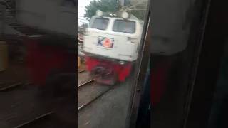 Tiba tiba lokomotif jomblo lewat begitu saja di stasiun pasar Minggu baru 🗿 #lokomotif #subscribe