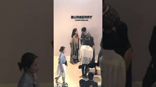 เป๊ก ผลิตโชค - Burberry @ Central Embassy