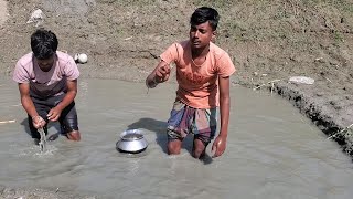 আজ ভক্ত দার সাথে খুব মজা করে মাছ ধরলাম 😍simple village life with tonmoy