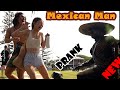 #Mexican_man  prank in QLD city. What's she doing? OMG.  lelucon statue prank. luco patung.