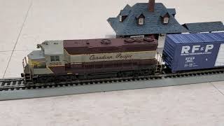 Ho Scale DC Athearn Canadian Pacific GP35