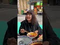 你还挺会来事的，把两碗面皮倒进一个碗里。 陕西美食  宝鸡擀面皮  好吃