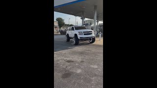 Chevy Tahoe Lifted on 30\