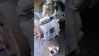 Maruti Suzuki wagon_R front wheel brake caliper pin replacement #mechanic #boyz #shorts 😱🧏💯