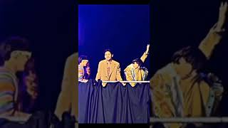 Taehyung interact with Army 💜 BTS V smile 🐻💕 so cute moments BTS concert SoFi stadium, LA 2021 😍🥰✨