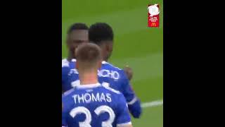 Kelechi Iheanacho scores late goal  to hand a community Shield to Leicester city
