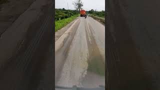 Jalan nya parah .. lubang lubang ... Kota Garo