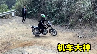 Jiangsu Internet celebrity motorcycle blogger challenged Chengfopo to eat chicken