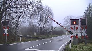 Spoorwegovergang Mildstedt (D) // Railroad crossing // Bahnübergang