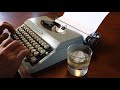 Silver Reed 7200 ultraportable typewriter demo