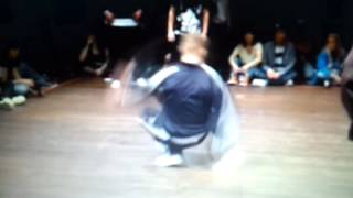 Bboy Tony-T (Moonfreeze Crew, Finland) @Floor Wars 2011.