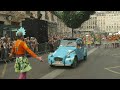 Lyon: Dancing parade for peace