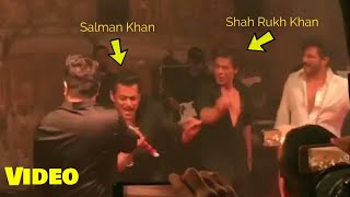 Salman Khan & Shahrukh Khan Dance Together At Sonam Kapoor Party | Sonam Kapoor Wedding Reception
