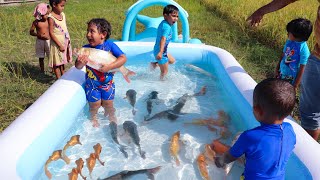 Sneyha, Arbin & Javan Fun Playing With Real Fish in Inflatable Swimming pool - Cute Sneyha's Show