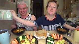 Мукбанг семья ИЗВРАЩЕНЦЕВ 😂 НАГОТОВИЛИ кучу всего 🍛🥣 на Обед суп и мясо с картошкой