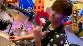 Show Lo - As drummer in 100% band 'Dan Fei Bi Jiao Hong'