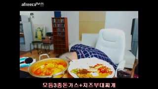 푸우의 맛집배달먹방 (치즈부대찌개+모듬돈까스) 편