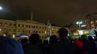 Talvisodan muistopatsaan paljastus ja valojen sytytys Helsingin Kasarmitorilla 30.11.2017