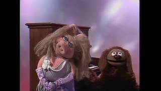 Muppet Songs: Miss Piggy and Rowlf - The Entertainer