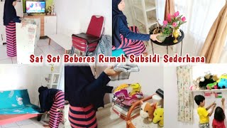 AKTIVITAS IBU RUMAH TANGGA DI RUMAH SUBSIDI SEDERHANA | BERSIH BERSIH KAMAR TIDUR DAN RUANG TENGAH 🏠