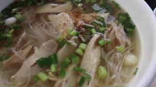 Chicken Noodle Soup គុយទាវ Kuy Teav - Cambodian Street Food Kampot