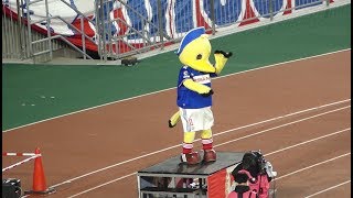 2019 J1 第05節 横浜F・マリノス vs サガン鳥栖 - マリノス君のパフォーマンス「We are F・Marinos」