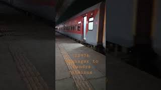 #22976 Ramnagar to Bandra terminus #indianrailways #indiarailway #train #indiantrains