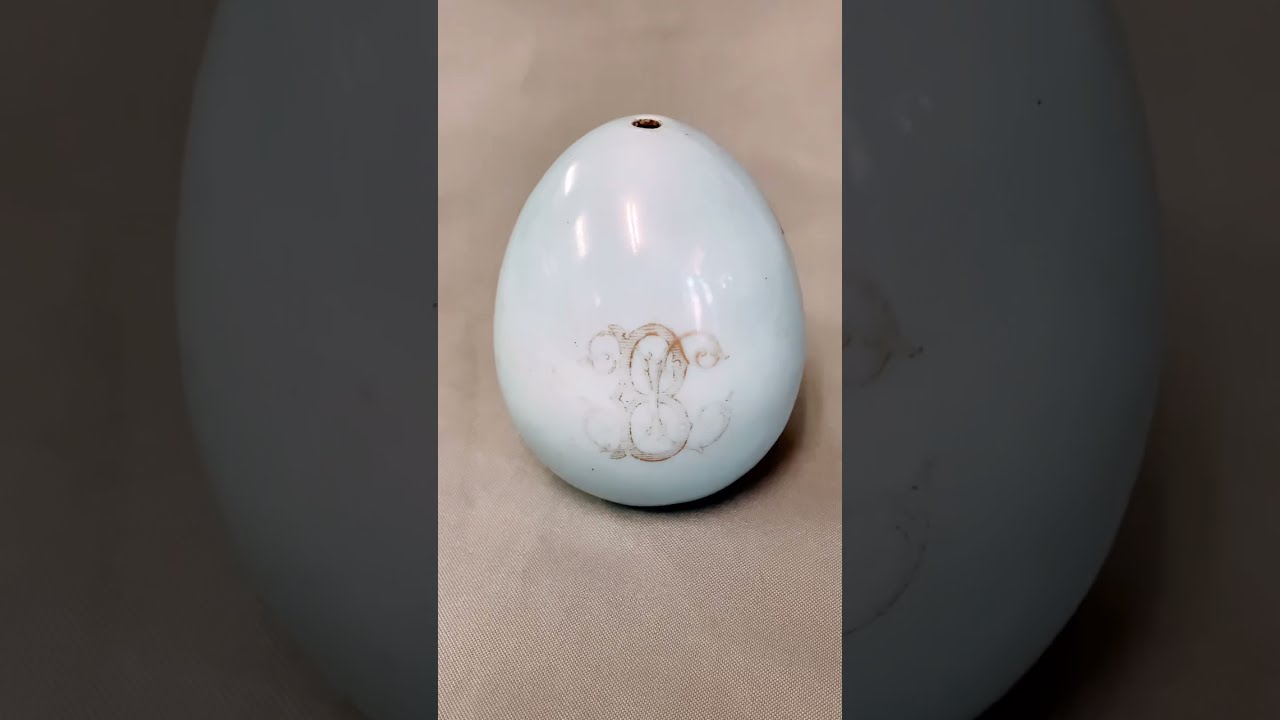 Всего лишь пасхальное яйцо, но посмотрите, как украшено #antique #антиквариат #фарфор