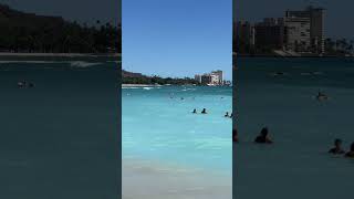 太喜欢waikiki #beach 了，怎么会这么蓝啊 #waikiki #hawaii #honolulu #travel #surfing #memory