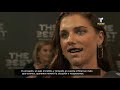 alex morgan bromea con marta en los premios the best telemundo deportes