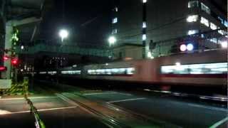 2012/10/11　特急E657系　北千住駅付近の踏切を通過