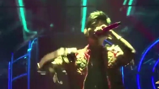 【hot 】Jay Chou Blame The Staff During performance [ 周杰伦西安演唱会怪人员将歌迷灯牌】