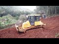 trator de esteira komatsu d51 fazendo terraplanagem