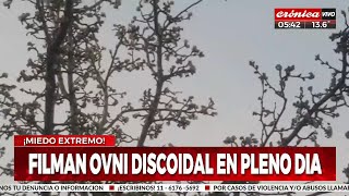 Filman ovni discoidal a plena luz del día